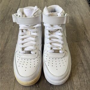 ✨ Nike Air Force 1 Mid – White